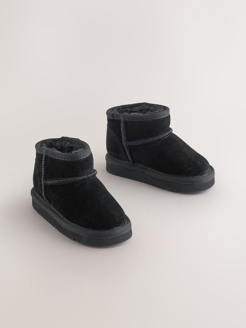 Black Wide Fit (G) Water Repellent Suede Pull On Boots